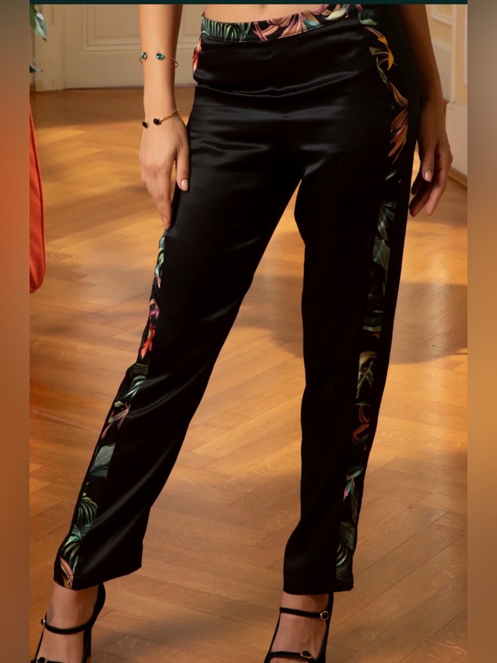 LISE CHARMEL NWT
Fleurs Etoiles Silk Trousers
Regular price
$350